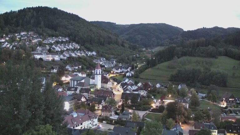 Dieses Bild zeigt eine Webcam-Aufnahme von Ottenhöfen, aufgenommen am Donnerstag, den 22.10.2026 um 18:50 Uhr