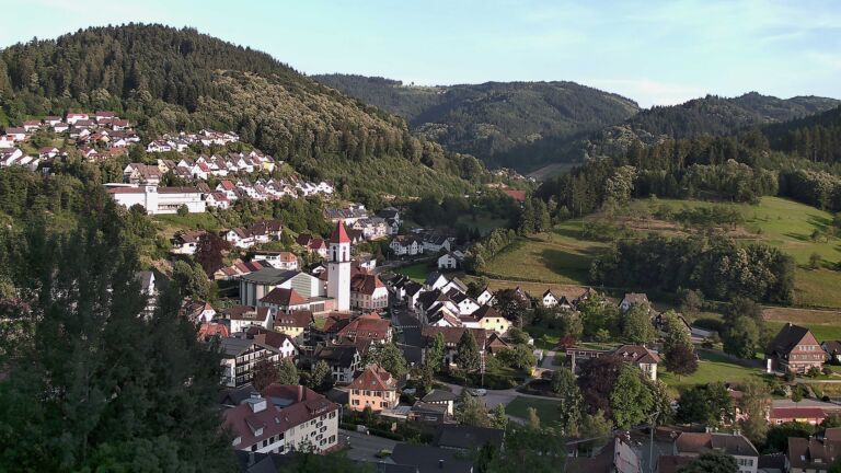 Dieses Bild zeigt eine Webcam-Aufnahme von Ottenhöfen, aufgenommen am Montag, den 22.06.2026 um 20:00 Uhr