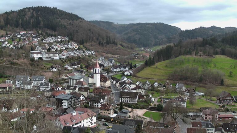 Dieses Bild zeigt eine Webcam-Aufnahme von Ottenhöfen, aufgenommen am Montag, den 16.03.2026 um 16:30 Uhr