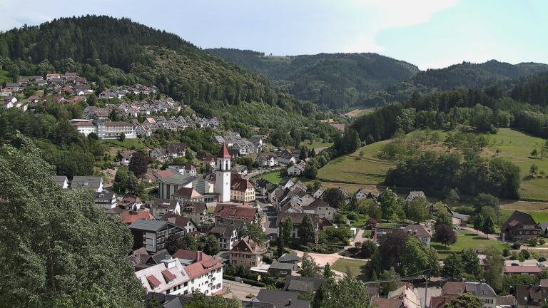 Dieses Bild zeigt eine Webcam-Aufnahme von Ottenhöfen, aufgenommen am Sonntag, den 28.06.2026 um 15:50 Uhr