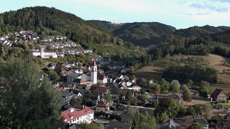 Dieses Bild zeigt eine Webcam-Aufnahme von Ottenhöfen, aufgenommen am Donnerstag, den 20.08.2026 um 19:00 Uhr