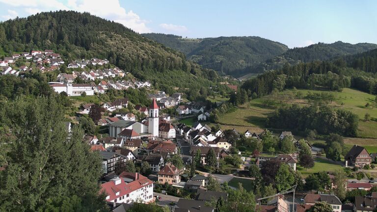 Dieses Bild zeigt eine Webcam-Aufnahme von Ottenhöfen, aufgenommen am Samstag, den 27.06.2026 um 19:20 Uhr