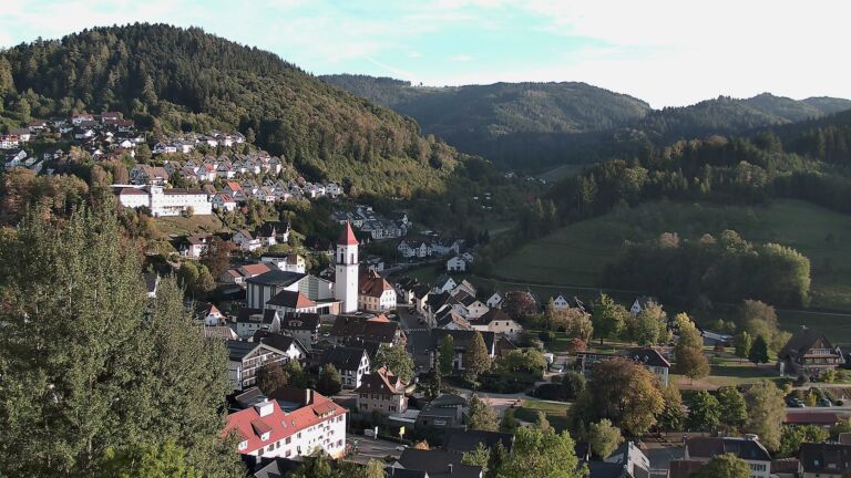 Dieses Bild zeigt eine Webcam-Aufnahme von Ottenhöfen, aufgenommen am Samstag, den 03.10.2026 um 18:00 Uhr