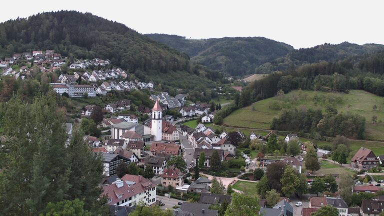 Dieses Bild zeigt eine Webcam-Aufnahme von Ottenhöfen, aufgenommen am Freitag, den 18.09.2026 um 07:40 Uhr