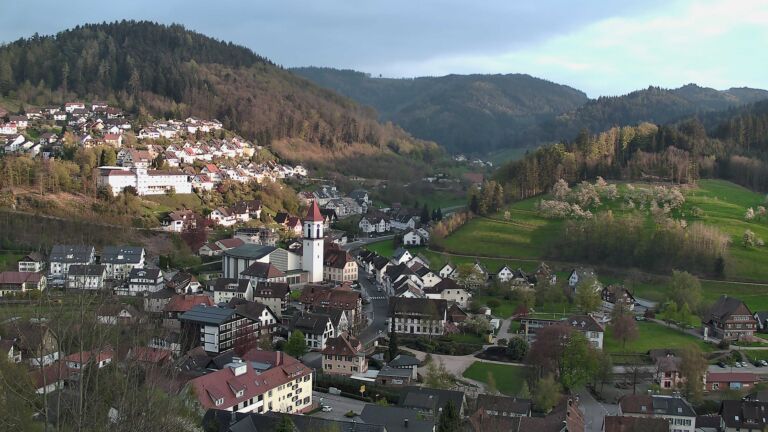 Dieses Bild zeigt eine Webcam-Aufnahme von Ottenhöfen, aufgenommen am Dienstag, den 14.04.2026 um 19:30 Uhr