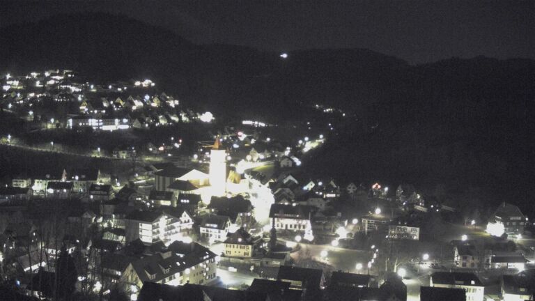 Dieses Bild zeigt eine Webcam-Aufnahme von Ottenhöfen, aufgenommen am Donnerstag, den 25.12.2025 um 18:10 Uhr