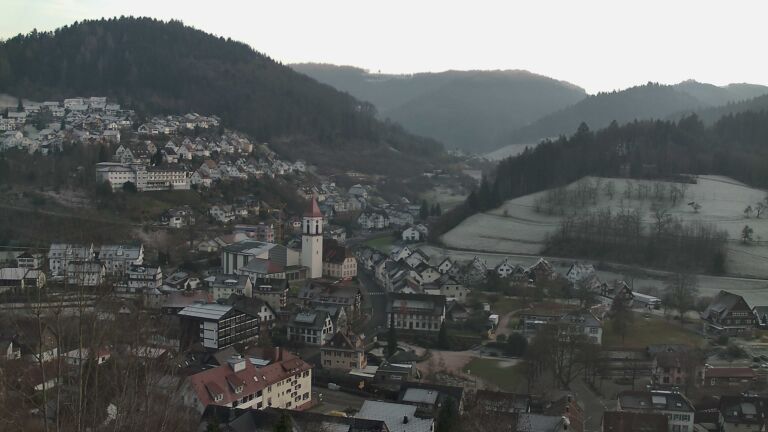 Dieses Bild zeigt eine Webcam-Aufnahme von Ottenhöfen, aufgenommen am Samstag, den 27.12.2025 um 16:10 Uhr