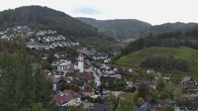 Dieses Bild zeigt eine Webcam-Aufnahme von Ottenhöfen, aufgenommen am Samstag, den 24.10.2026 um 17:20 Uhr