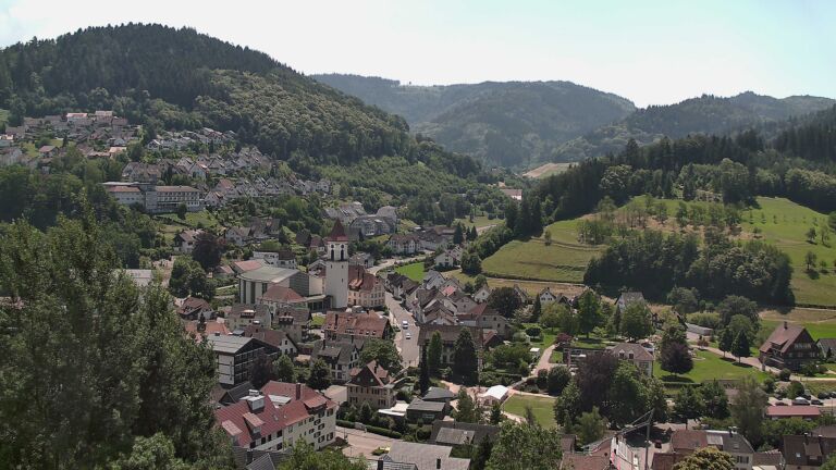 Dieses Bild zeigt eine Webcam-Aufnahme von Ottenhöfen, aufgenommen am Montag, den 22.06.2026 um 13:00 Uhr
