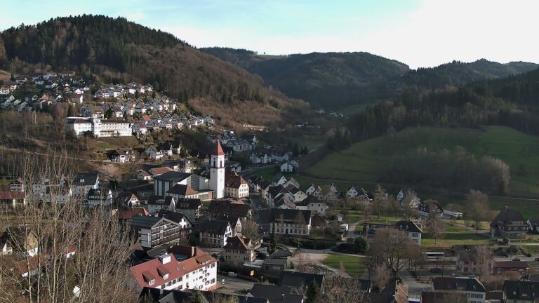 Dieses Bild zeigt eine Webcam-Aufnahme von Ottenhöfen, aufgenommen am Dienstag, den 03.03.2026 um 17:00 Uhr