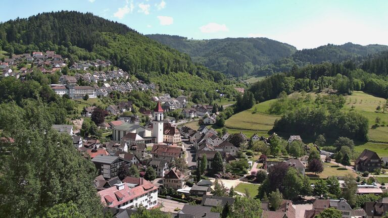 Dieses Bild zeigt eine Webcam-Aufnahme von Ottenhöfen, aufgenommen am Samstag, den 23.05.2026 um 15:10 Uhr