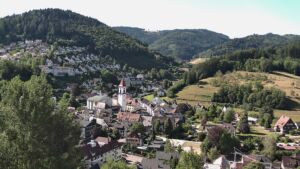 Dieses Bild zeigt eine Webcam-Aufnahme von Ottenhöfen, aufgenommen am Sonntag, den 12.07.2026 um 09:30 Uhr