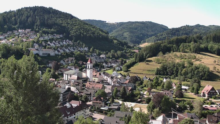 Dieses Bild zeigt eine Webcam-Aufnahme von Ottenhöfen, aufgenommen am Sonntag, den 12.07.2026 um 09:30 Uhr