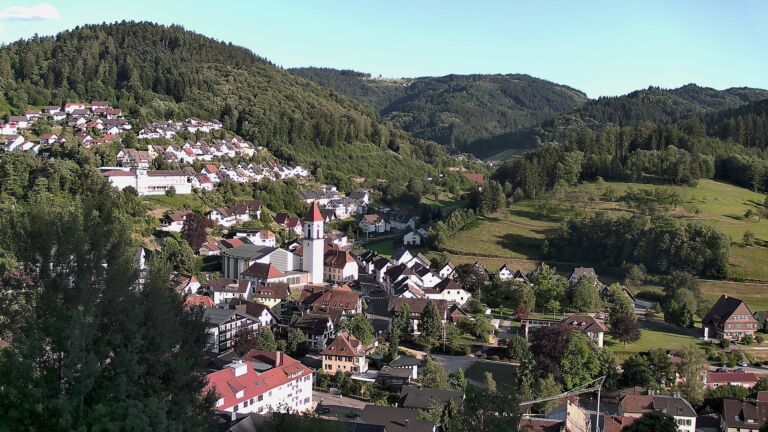 Dieses Bild zeigt eine Webcam-Aufnahme von Ottenhöfen, aufgenommen am Mittwoch, den 01.07.2026 um 19:30 Uhr