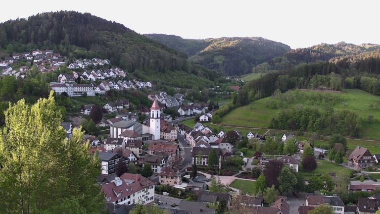 Dieses Bild zeigt eine Webcam-Aufnahme von Ottenhöfen, aufgenommen am Samstag, den 02.05.2026 um 07:00 Uhr