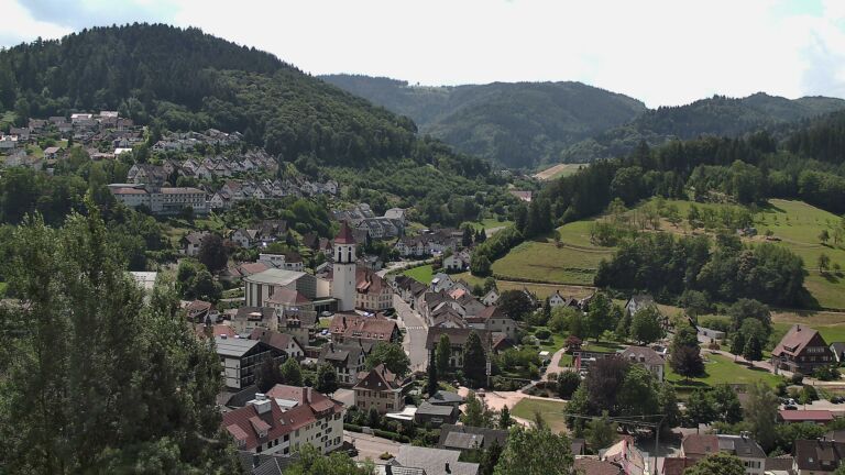 Dieses Bild zeigt eine Webcam-Aufnahme von Ottenhöfen, aufgenommen am Dienstag, den 30.06.2026 um 12:00 Uhr