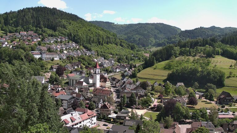 Dieses Bild zeigt eine Webcam-Aufnahme von Ottenhöfen, aufgenommen am Samstag, den 23.05.2026 um 15:30 Uhr