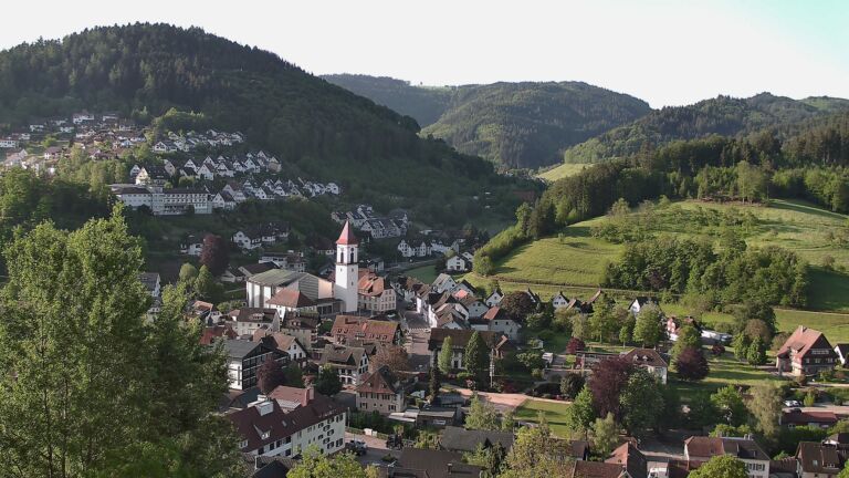 Dieses Bild zeigt eine Webcam-Aufnahme von Ottenhöfen, aufgenommen am Freitag, den 08.05.2026 um 08:00 Uhr
