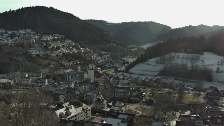 Dieses Bild zeigt eine Webcam-Aufnahme von Ottenhöfen, aufgenommen am Donnerstag, den 01.01.2026 um 13:10 Uhr