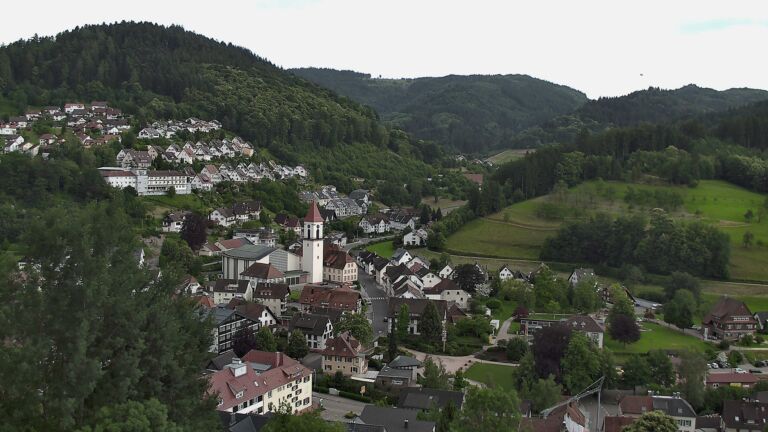 Dieses Bild zeigt eine Webcam-Aufnahme von Ottenhöfen, aufgenommen am Dienstag, den 16.06.2026 um 18:00 Uhr