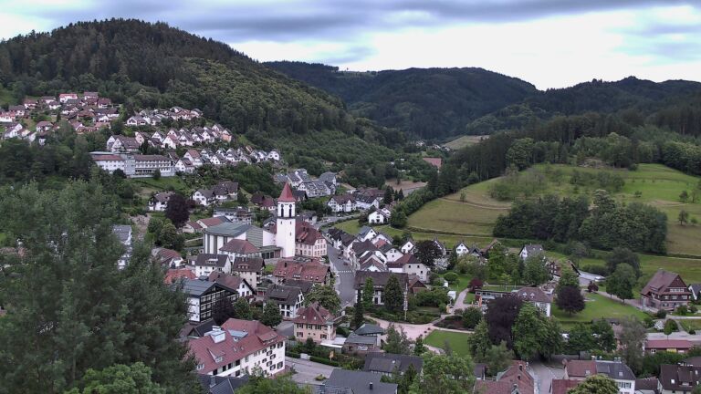 Dieses Bild zeigt eine Webcam-Aufnahme von Ottenhöfen, aufgenommen am Mittwoch, den 10.06.2026 um 21:00 Uhr