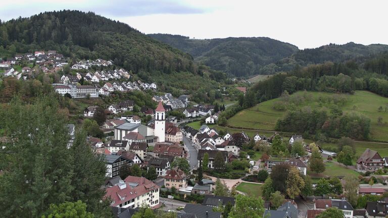 Dieses Bild zeigt eine Webcam-Aufnahme von Ottenhöfen, aufgenommen am Sonntag, den 11.10.2026 um 08:30 Uhr