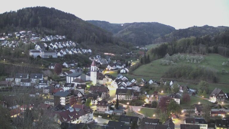Dieses Bild zeigt eine Webcam-Aufnahme von Ottenhöfen, aufgenommen am Freitag, den 17.04.2026 um 06:00 Uhr