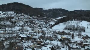 Dieses Bild zeigt eine Webcam-Aufnahme von Ottenhöfen, aufgenommen am Mittwoch, den 07.01.2026 um 17:00 Uhr