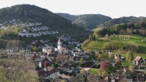 Dieses Bild zeigt eine Webcam-Aufnahme von Ottenhöfen, aufgenommen am Samstag, den 18.04.2026 um 08:20 Uhr