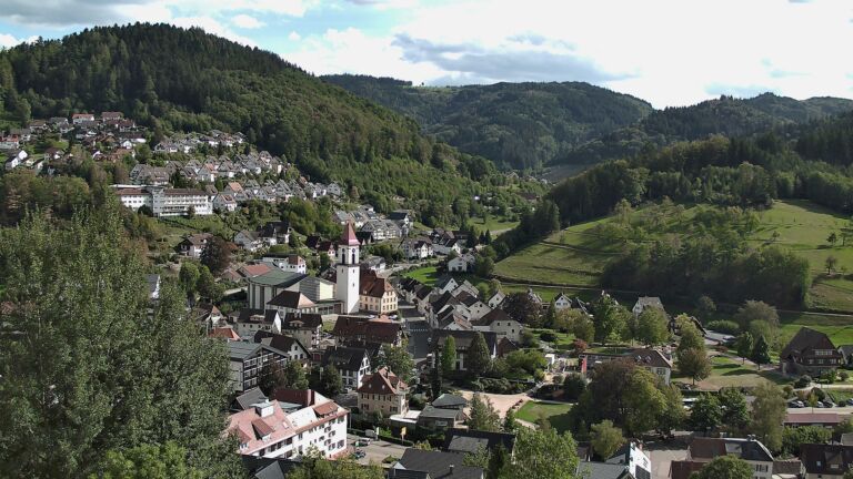 Dieses Bild zeigt eine Webcam-Aufnahme von Ottenhöfen, aufgenommen am Donnerstag, den 17.09.2026 um 15:50 Uhr