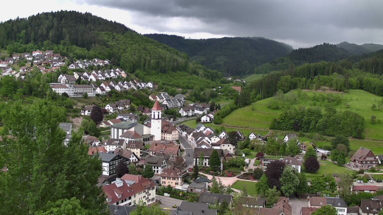 Dieses Bild zeigt eine Webcam-Aufnahme von Ottenhöfen, aufgenommen am Mittwoch, den 06.05.2026 um 14:10 Uhr
