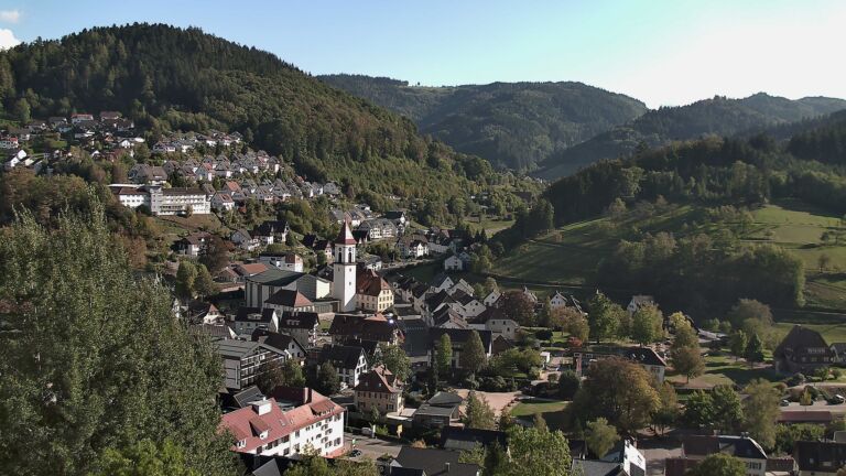 Dieses Bild zeigt eine Webcam-Aufnahme von Ottenhöfen, aufgenommen am Montag, den 05.10.2026 um 16:10 Uhr