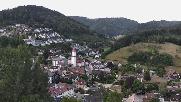 Dieses Bild zeigt eine Webcam-Aufnahme von Ottenhöfen, aufgenommen am Donnerstag, den 23.07.2026 um 07:10 Uhr