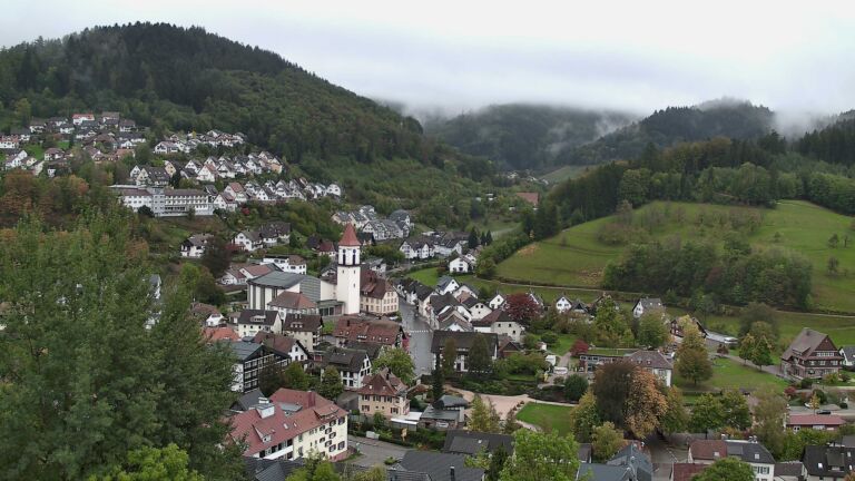 Dieses Bild zeigt eine Webcam-Aufnahme von Ottenhöfen, aufgenommen am Mittwoch, den 21.10.2026 um 13:20 Uhr