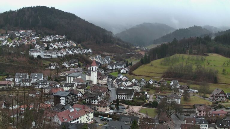 Dieses Bild zeigt eine Webcam-Aufnahme von Ottenhöfen, aufgenommen am Montag, den 26.01.2026 um 14:10 Uhr