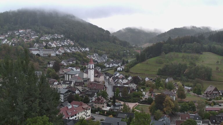 Dieses Bild zeigt eine Webcam-Aufnahme von Ottenhöfen, aufgenommen am Donnerstag, den 01.10.2026 um 18:10 Uhr