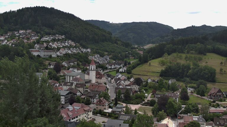 Dieses Bild zeigt eine Webcam-Aufnahme von Ottenhöfen, aufgenommen am Mittwoch, den 08.07.2026 um 13:20 Uhr