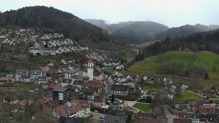 Dieses Bild zeigt eine Webcam-Aufnahme von Ottenhöfen, aufgenommen am Samstag, den 28.03.2026 um 13:40 Uhr