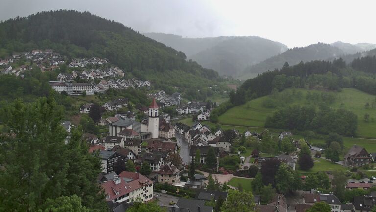 Dieses Bild zeigt eine Webcam-Aufnahme von Ottenhöfen, aufgenommen am Freitag, den 15.05.2026 um 13:50 Uhr