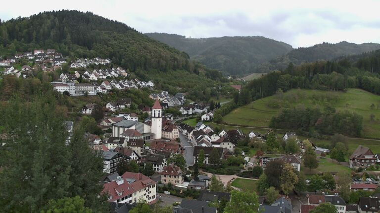 Dieses Bild zeigt eine Webcam-Aufnahme von Ottenhöfen, aufgenommen am Sonntag, den 11.10.2026 um 15:00 Uhr