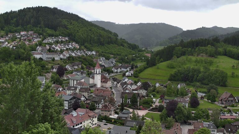 Dieses Bild zeigt eine Webcam-Aufnahme von Ottenhöfen, aufgenommen am Donnerstag, den 14.05.2026 um 13:50 Uhr