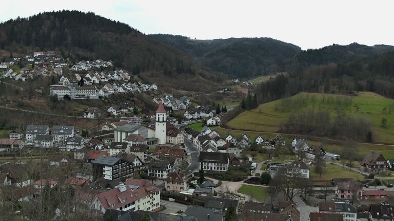 Dieses Bild zeigt eine Webcam-Aufnahme von Ottenhöfen, aufgenommen am Mittwoch, den 18.02.2026 um 13:30 Uhr