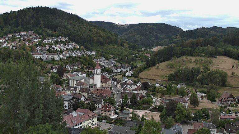 Dieses Bild zeigt eine Webcam-Aufnahme von Ottenhöfen, aufgenommen am Dienstag, den 18.08.2026 um 14:30 Uhr