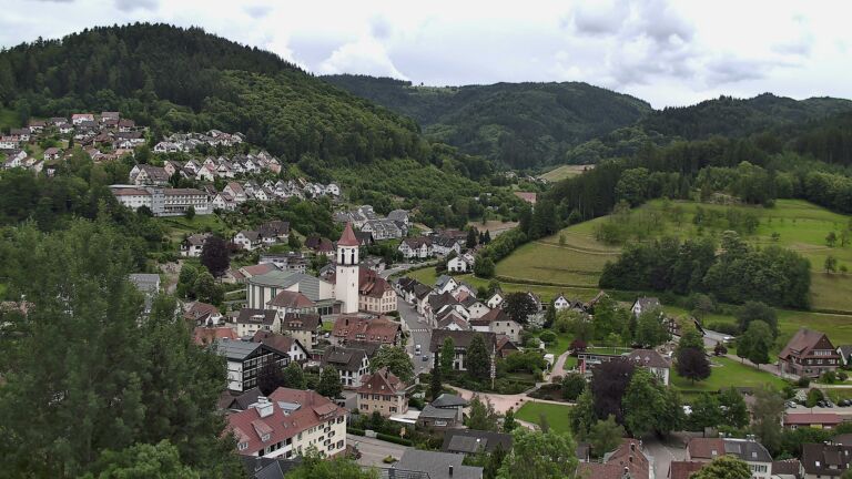 Dieses Bild zeigt eine Webcam-Aufnahme von Ottenhöfen, aufgenommen am Mittwoch, den 10.06.2026 um 13:00 Uhr