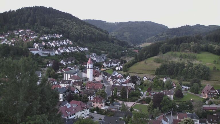 Dieses Bild zeigt eine Webcam-Aufnahme von Ottenhöfen, aufgenommen am Mittwoch, den 17.06.2026 um 05:00 Uhr