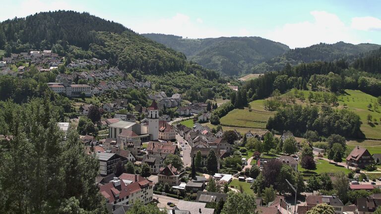 Dieses Bild zeigt eine Webcam-Aufnahme von Ottenhöfen, aufgenommen am Donnerstag, den 18.06.2026 um 12:20 Uhr