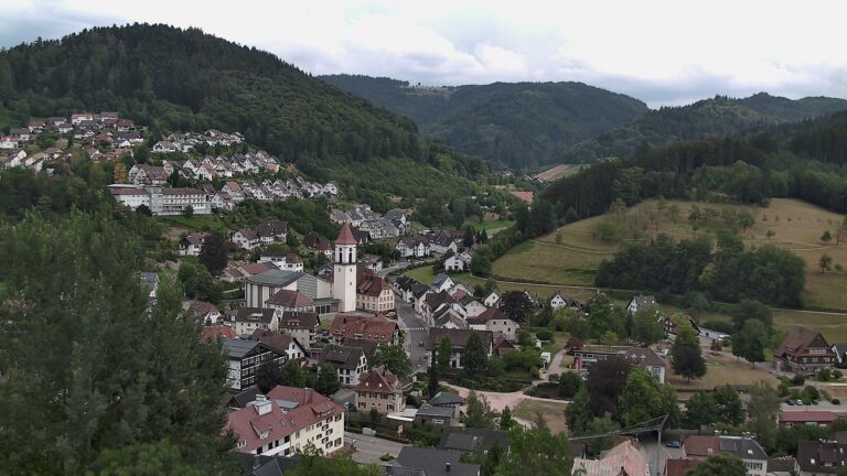 Dieses Bild zeigt eine Webcam-Aufnahme von Ottenhöfen, aufgenommen am Mittwoch, den 15.07.2026 um 18:00 Uhr