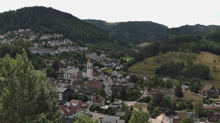 Dieses Bild zeigt eine Webcam-Aufnahme von Ottenhöfen, aufgenommen am Freitag, den 17.07.2026 um 12:10 Uhr