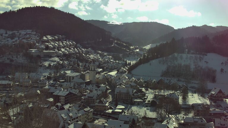 Dieses Bild zeigt eine Webcam-Aufnahme von Ottenhöfen, aufgenommen am Montag, den 05.01.2026 um 12:10 Uhr