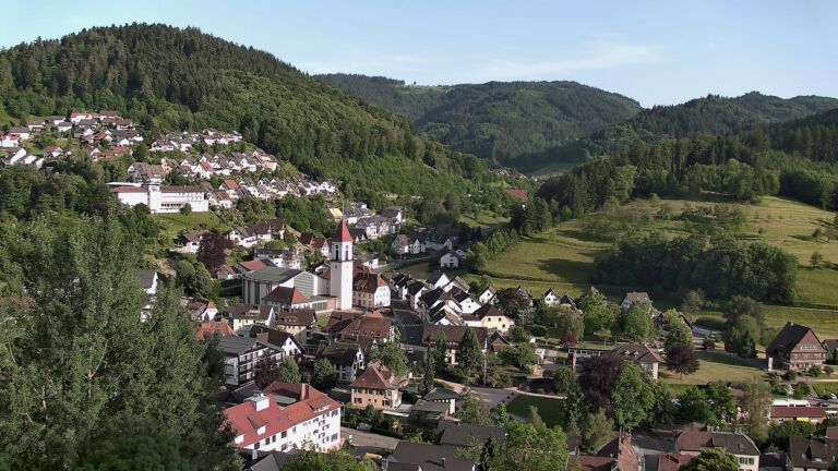 Dieses Bild zeigt eine Webcam-Aufnahme von Ottenhöfen, aufgenommen am Samstag, den 30.05.2026 um 19:10 Uhr